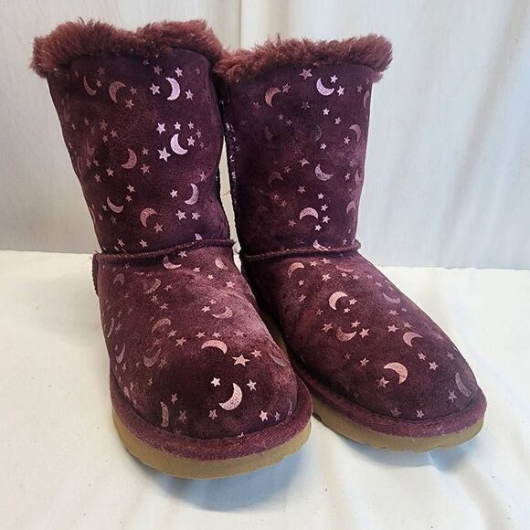 UGG Junior Bailey Bow Moon And Stars Boots Wild Grape Size 4 - Picture 1 of 13